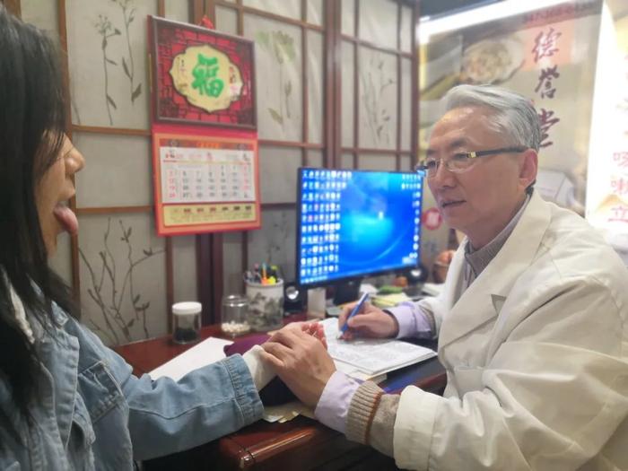 大疫中的守护者 纽约一家中医诊所的抗疫故事与关注之光